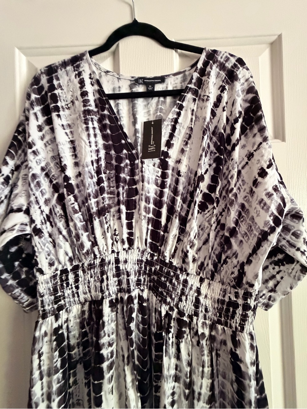 INC International Concepts Black & White Abstract Tie-Dye V-Neck Dress - Picture 2 of 6